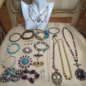 19 PIECE LOT OF JEWELRY KEEP OR RESELL ALL IN EXCELLENT CONDITION